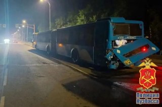 ДТП с Грузовиком и Автобусом: 50 Пассажиров в Опасности