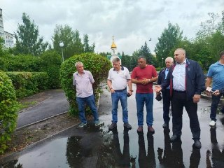Глава Новокузнецка требует переделать сквер после жалоб жителей